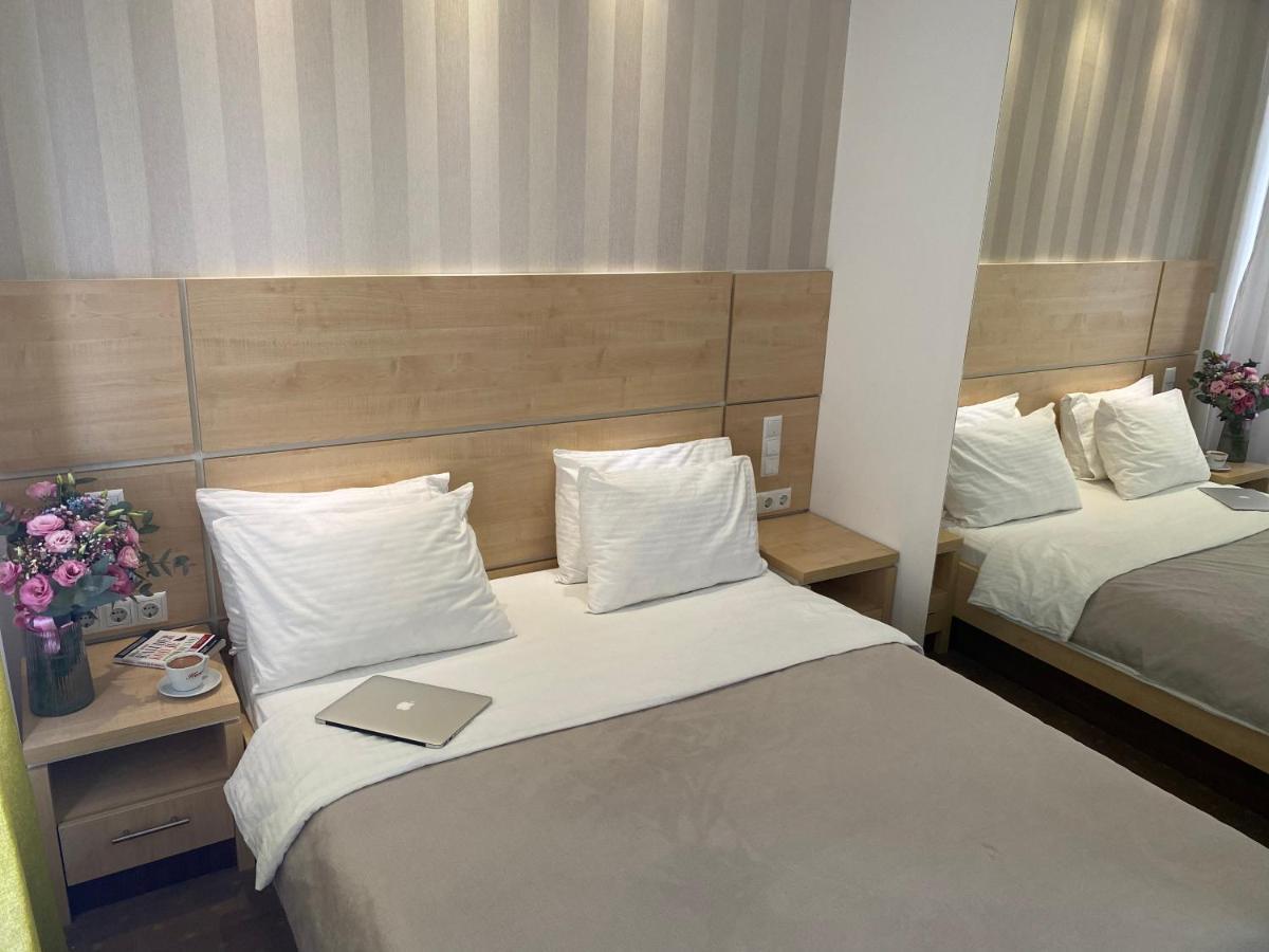Laurus Motel Airport Tuzla Zivinice Kültér fotó