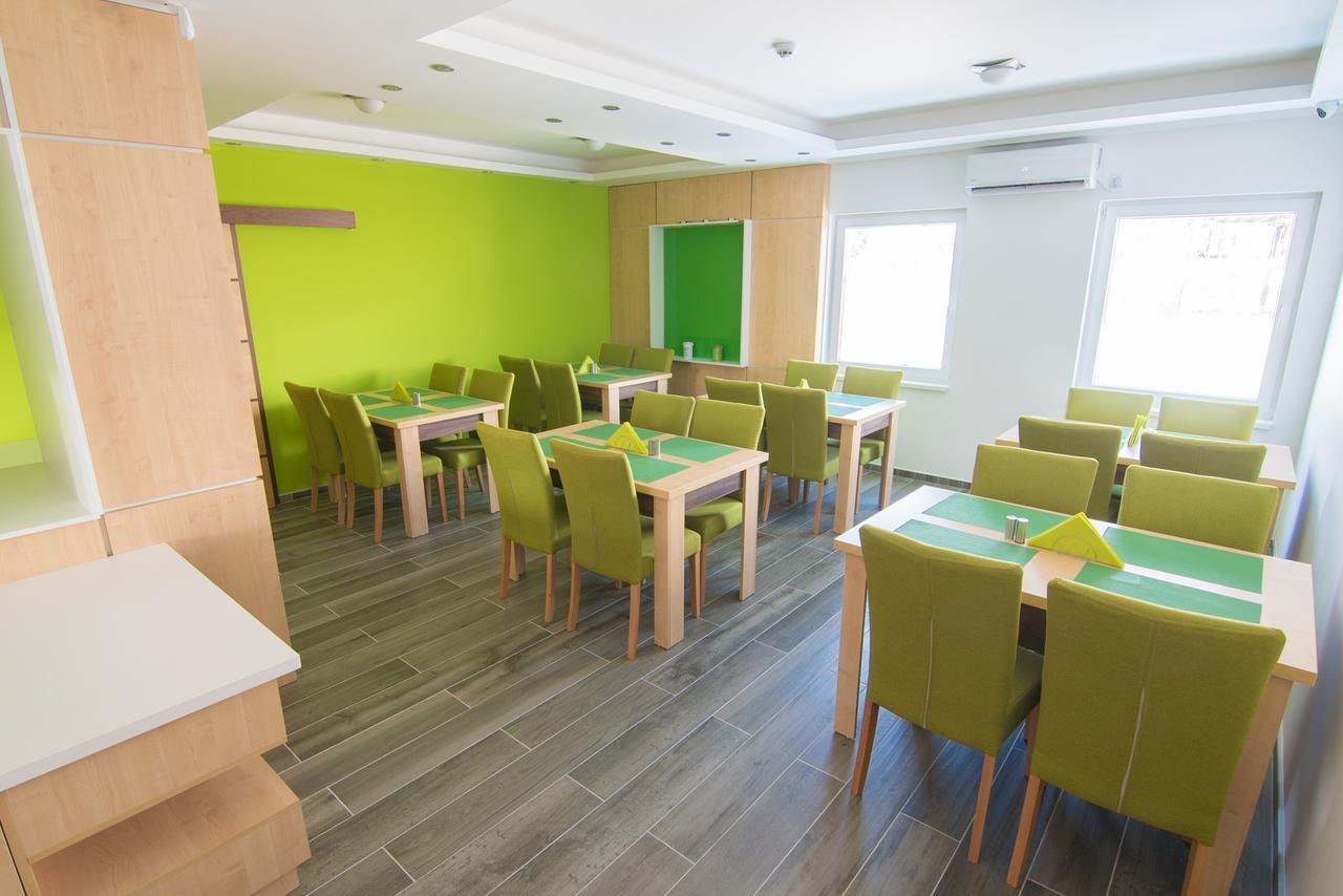 Laurus Motel Airport Tuzla Zivinice Kültér fotó