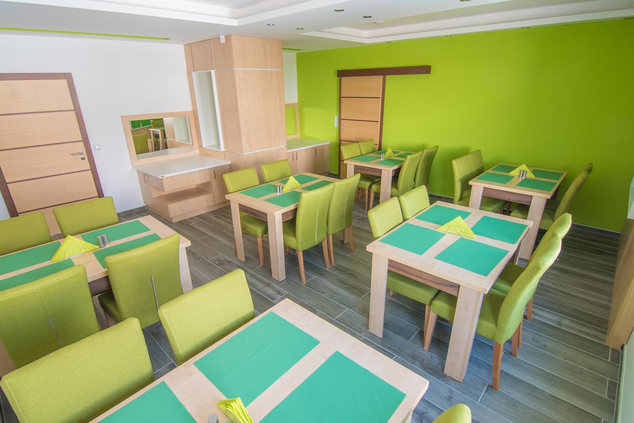 Laurus Motel Airport Tuzla Zivinice Kültér fotó